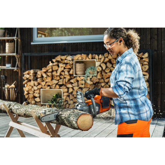 Акумулаторни машини Husqvarna - Акумулаторен трион Husqvarna 230i  с батерия и зарядно